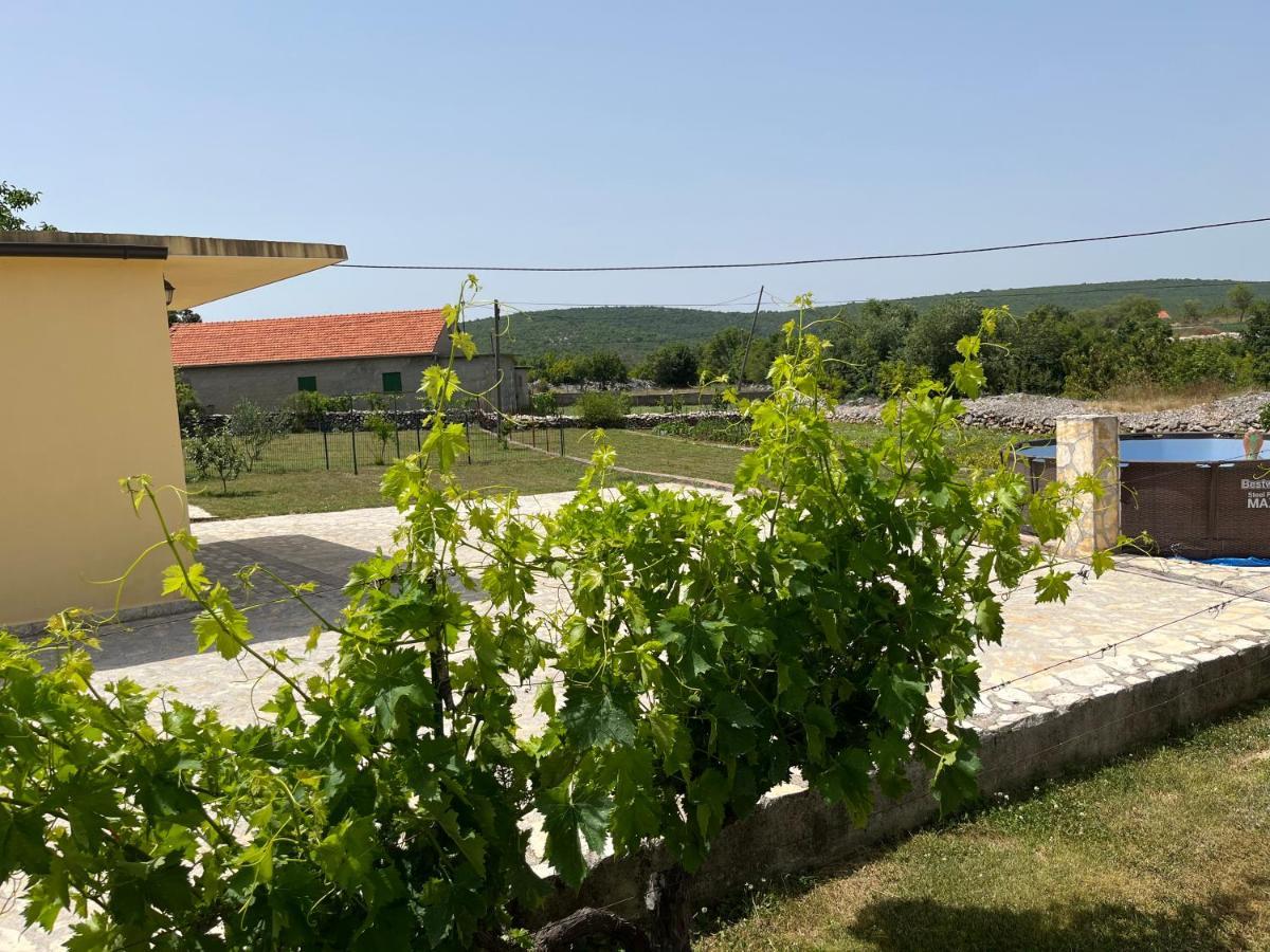 Runaway Cottage Unesic Exterior foto