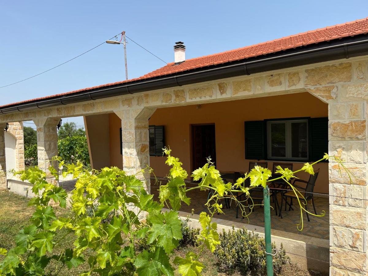 Runaway Cottage Unesic Exterior foto